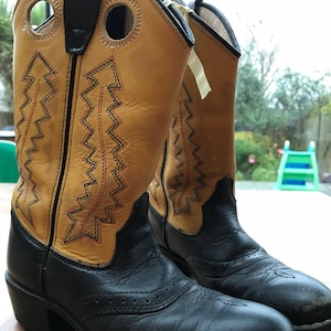 Vintage childrens stitched cowboy boots in black & yellow size 11.5 US kids UK 10.5 / EU 28 image 1