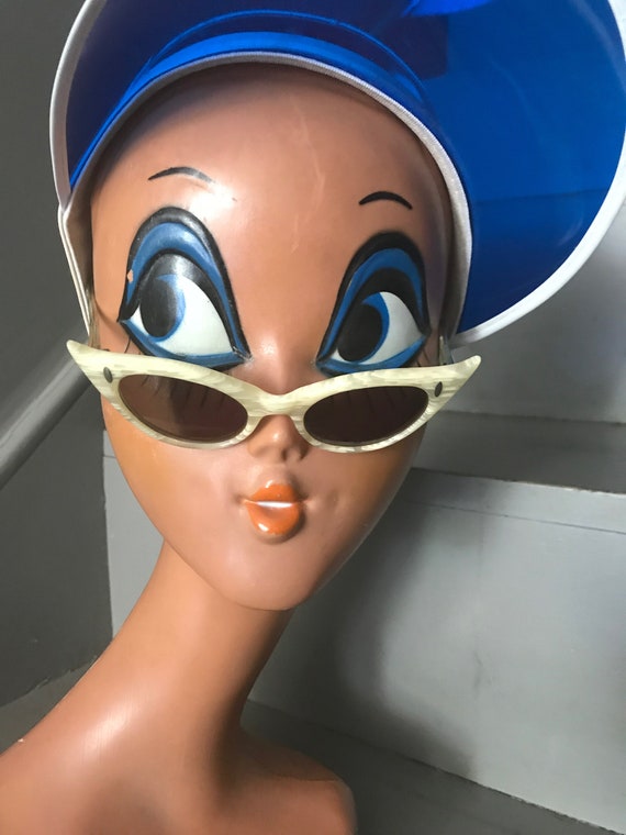 1950s vintage catseye cream glasses