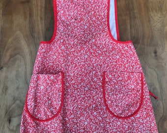 Original 50s pretty pinafore apron, vintage girls 3 - 5 years, red w white sprig print, frill hem, pockets & ties