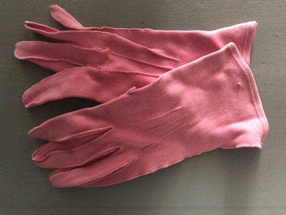 50s / 60s soft pink women's hand gloves