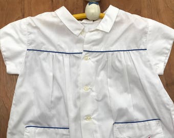 Jolie chemise vintage nautique / blouse, bébé vintage 18m, bouton blanc avec col, britannique fait