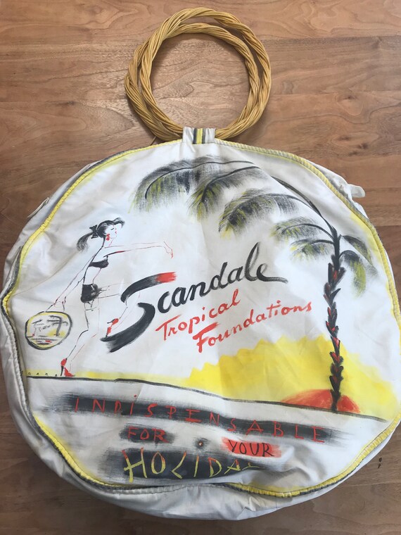 Superb 1950s round beach bag, "Indispensable for y