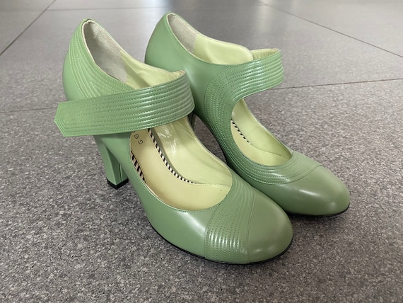 Exquisite Pistachio Marc Jacobs Mary Jane’s in Si… - image 4
