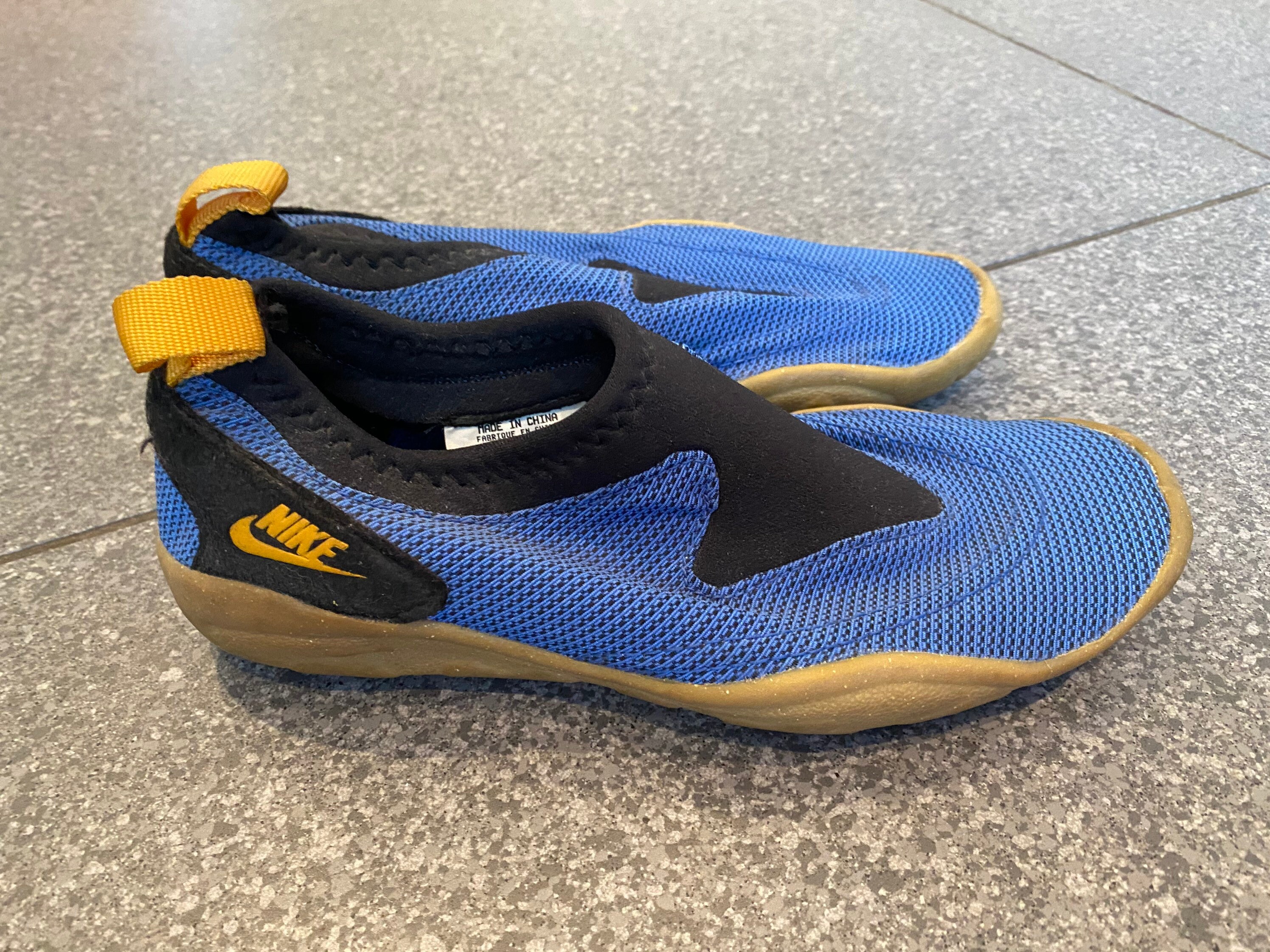 Nike aqua on sale socks water shoes
