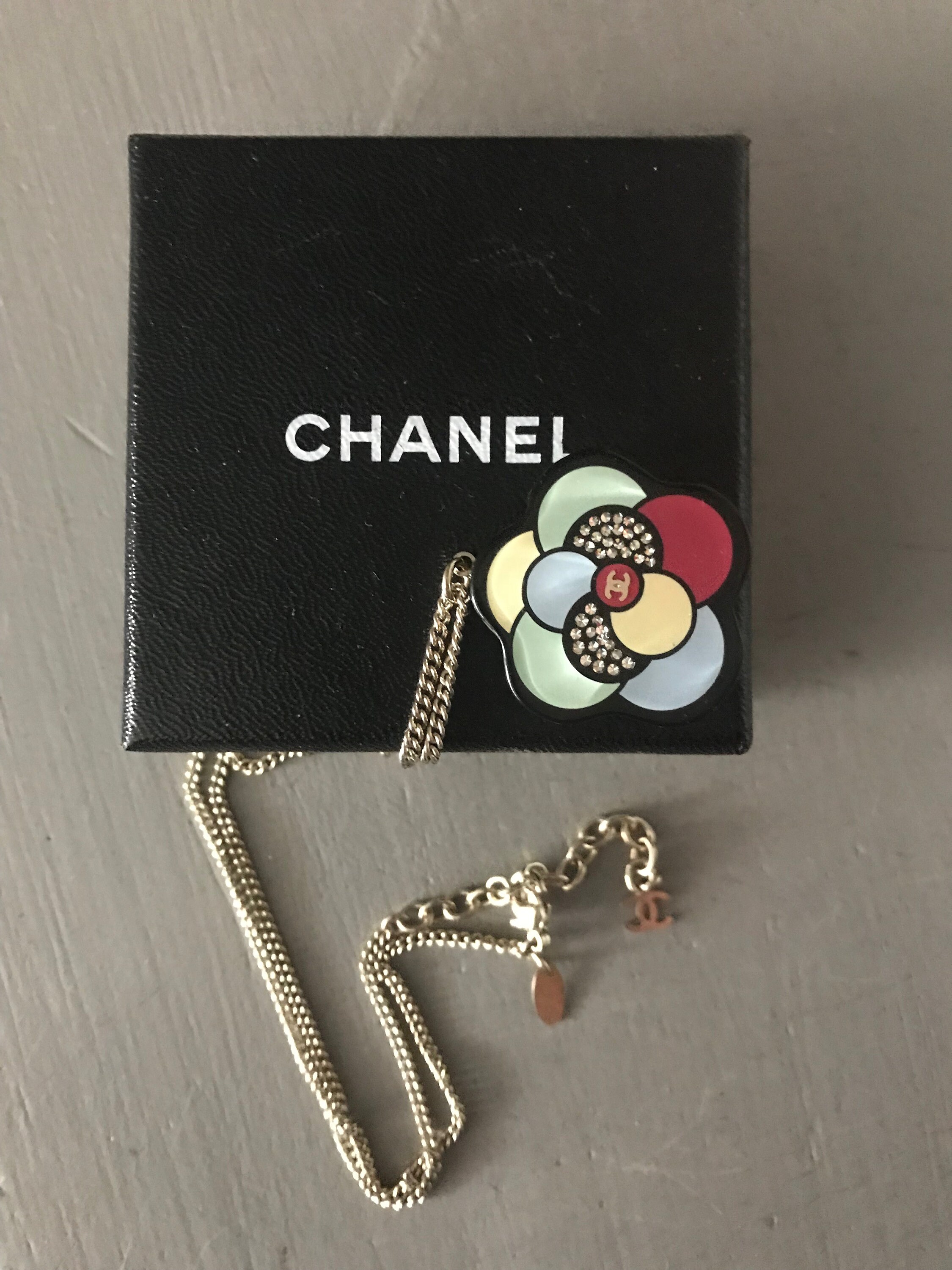 Vintage 90's CHANEL 2 pc Set CC Logo Gold / Beige Enamel / CAMELLIA  Stackable Cocktail Statement Ring Fashion Jewelry