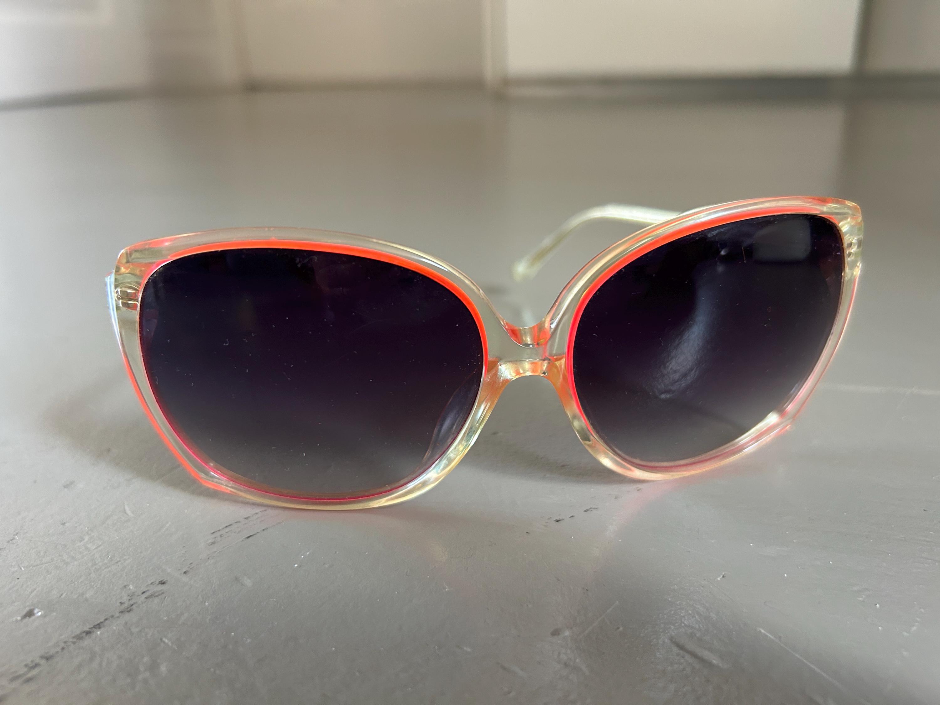 Never worn Matthew Williamson hot pink glasses Matthew Williamson for H&M Oversized Sunglasses — Mia Luxury  main image 3