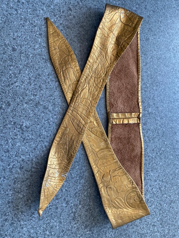 Fabulous 1980’s bronze gold embossed leather belt - image 1