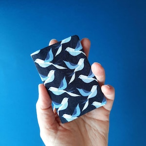 Carteira de Origami Bird, Carteira Feminina Pequena com Duas Dobras, Porta-Cartões de Visita Exclusivo Feito à Mão, Carteira Pequena e Minimalista, Porta-Passe de Ônibus em Tecido
