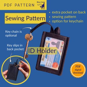 Può includere: Un porta tessere nero con una chiave attaccata, con una finestra trasparente per l'identificazione. L'immagine include il testo "Sewing Pattern" e "ID Holder". Il design include una tasca posteriore extra e un'opzione per un portachiavi. È disponibile un download digitale PDF.