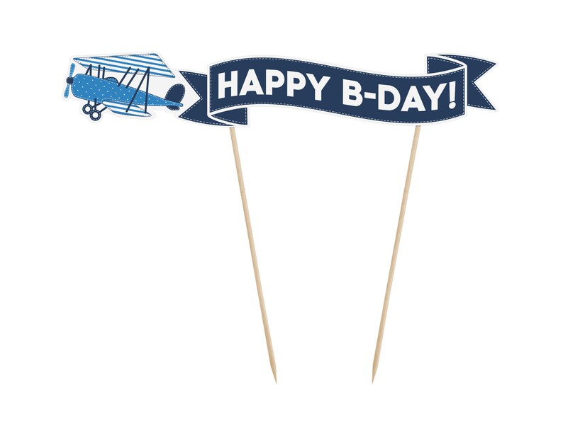 Puede incluir: Dos adornos para pasteles de papel azul y blanco con palitos de madera. Un adorno es un avi&oacute;n azul con lunares blancos y el otro es una pancarta azul con costuras blancas que dice "HAPPY B-DAY!"