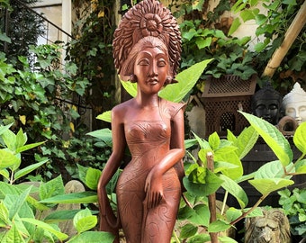 Beautiful statue of a woman from Indonesia, hand-carved from solid sawo wood, woman figure, handmade, esoteric