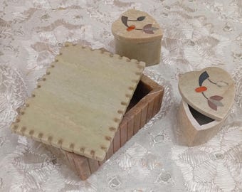 Juego de joyeros, 2 piezas, con incrustaciones, forma de corazón y rectangular.