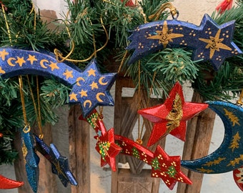 Handbemalter Baumschmuck aus Holz (6er Set) mit Glitzer, Sterne, Mond, Weihnachtsdeko, Weihnachtsschmuck, rot, blau