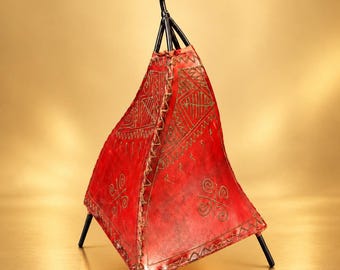 Lámpara marroquí de henna hecha de piel de cabra, lámpara de mesa roja de 28 x 18 cm, hecha y pintada a mano con henna, estilo bohemio oriental vintage.