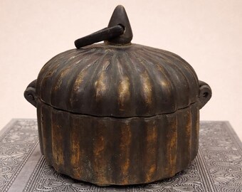 Antique box, 12 cm diameter, with lid, bronze, solid construction, handcrafted, India, vintage box, rustic storage box, decorative, ethnic