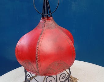 Lámpara marroquí de henna, 30 x 19 cm, hecha de piel de cabra, lámpara de mesa redonda roja, lámpara de cuero hecha y pintada a mano, estilo bohemio oriental vintage.