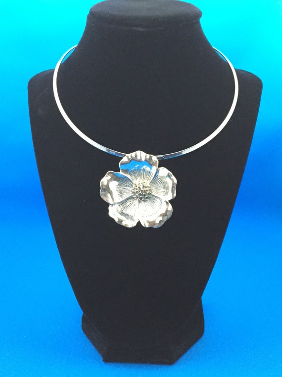 Sterling flower necklace Gem