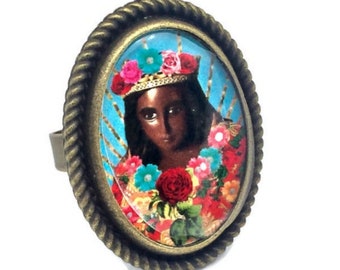 Saint Sara oval cabochon ring