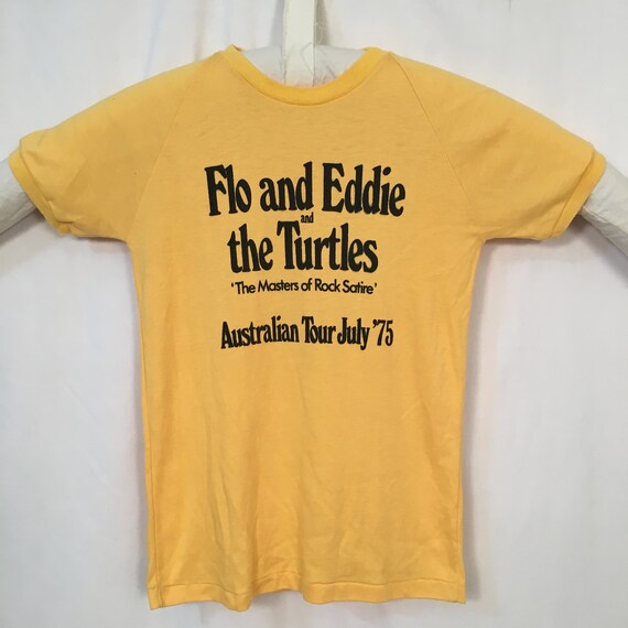 RaRE Vintage 70's FLO and EDDIE & The TURTLES T-S… - image 1