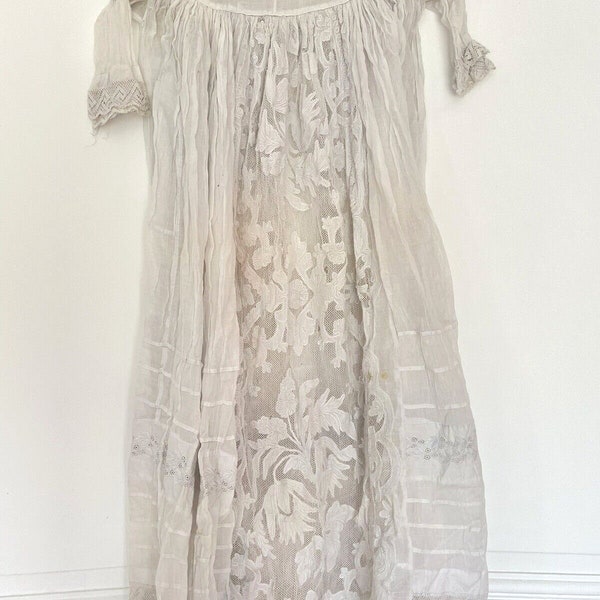 Superbe robe de baptème ancienne pour bébé - broderie dentelle blanche