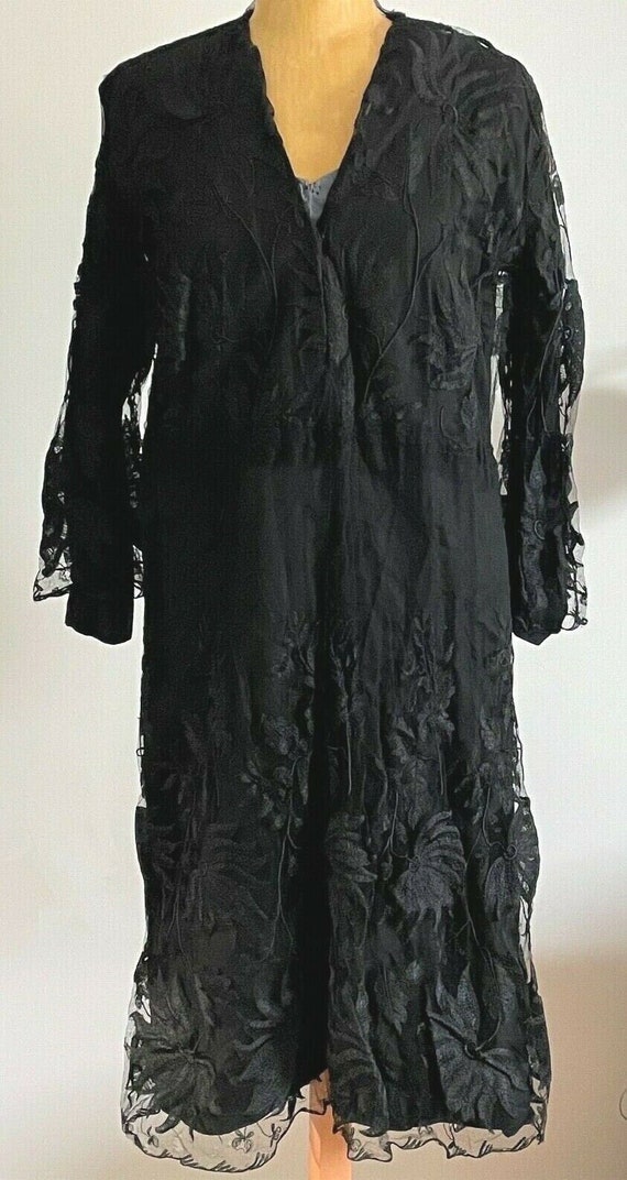 Very beautiful antique dress in lace entirely embr