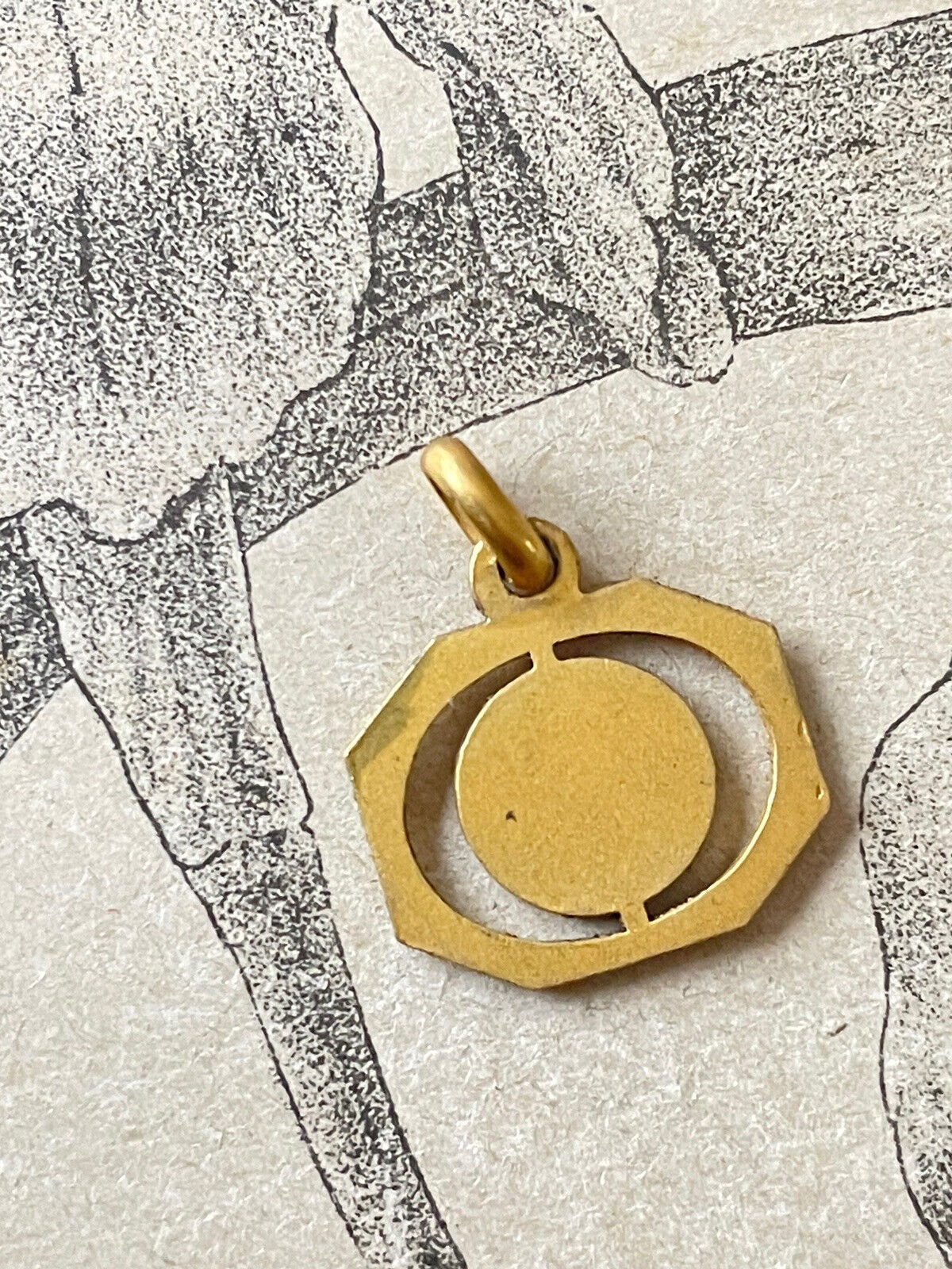 Médaille De Baptême Ancienne En Plaqué Or - Émaillée Bleu Et Rose - Pendentif Hexagonal à Thème Anges