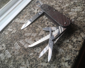 victorinox huntsman