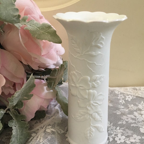 Beautiful vintage signed Kaiser Floral Vase