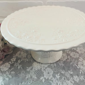 Royal  Albert Old Country Roses pedestal plate