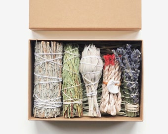 Kit di smudge Positive Vibes: salvia bianca, cedro, lavanda, incenso e ciondolo di argilla