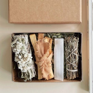 Kit rituel nettoyant énergétique - Kit de maculage à la sauge (blanche et sauge du désert) + Palo Santo + cristal de sélénite