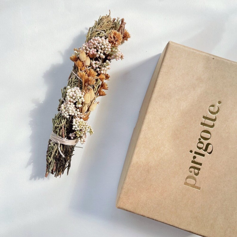 Large Juniper Smudge Bundle with Selenite Crystal et Dried Flowers image 5