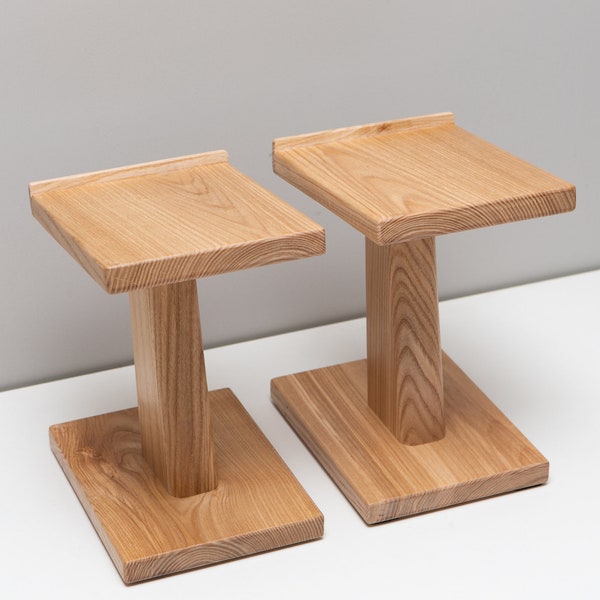 Speaker Stands, Natural Wood with Vibration Isolation