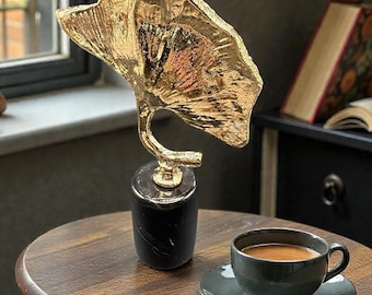 Goldene abstrakte Fluss Skulptur | Skulpturales Dekor Objekt | Moderner Tischakzent