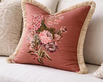 Vintage Blumendesing Kissen | Rosa Satinkissen mit Fransenborte | 16x16 Dekokissen