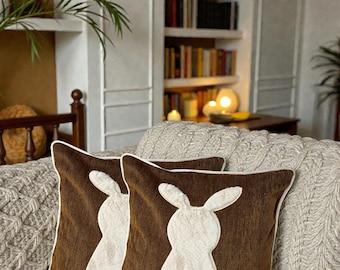 Osterhase Kissenbezug | Rustikale Bauernhaus Frühlingsdeko | Neutrales Kinderzimmer-Kissen