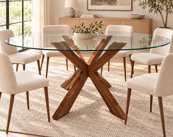 Puede incluir: Una mesa de comedor redonda de cristal con una base de madera de color marrón oscuro en forma de X, acompañada de seis sillas tapizadas con asientos de tela beige claro y patas de madera marrón oscuro, sobre una alfombra texturizada.