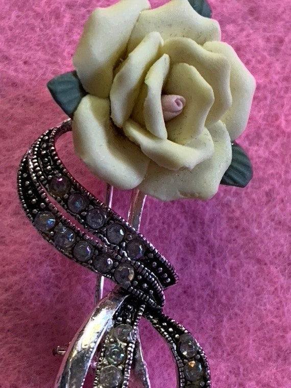 Avon Ceramic and metal Rose Pin