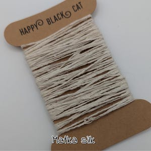 Hilo de seda MATKA: fibra del Himalaya hilada a mano, se vende por metro.