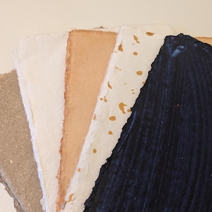 CARTA DI COTONE INDIANO, più colori, 120 g/m², con cotone riciclato e recuperato, lino, carta con bordo frastagliato