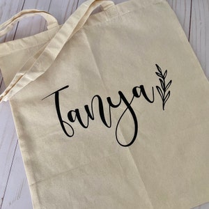 Floral Custom Name Tote Bag, Bridesmaid Tote Bags, Personalized Tote Bags, Tote Bags, Wedding Gift, Bridal Gift, Birthday Gift, Baby Shower