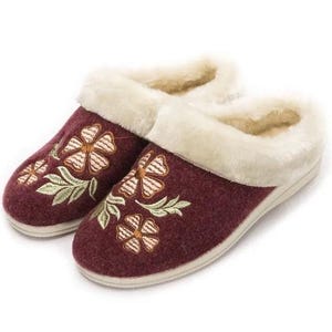 Embroidered Wool Felt Slippers: Cozy Red Women&#39;s Shoes