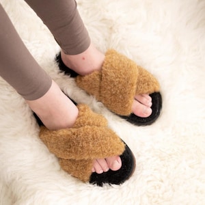 Ukrainian Natural Wool Slippers, Cozy Women&#39;s Slippers, Christmas Gift, Carpathian Souvenir, Made in Ukraine