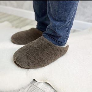 Ukrainian Natural Wool Slippers, Cozy Brown Men&#39;s Slippers, Christmas Gift, Carpathian Souvenir, Made in Ukraine