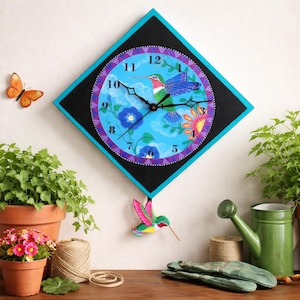 Hummingbird Garden Pendulum Clock: Nature-Inspired Wall Art