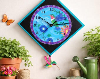 Hummingbird Garden Pendulum Clock: Nature-Inspired Wall Art