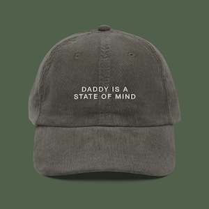 Daddy ist ein Zustand des Geistes bestickter Cord-Hut | LGBTQIA+
