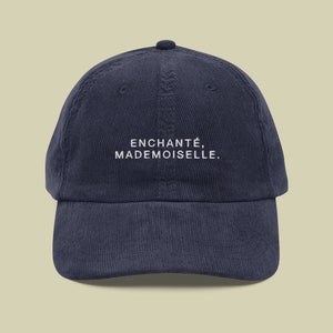 Enchanté, Chapéu de veludo bordado Mademoiselle | A armadilha dos pais | Entretenimento