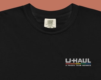 UHAUL - T-shirt ricamata con colori comfort ricamata per un orgoglioso membro del team / LGBTQIA+ Pride / Queer Fashion / UHAUL Lesbian