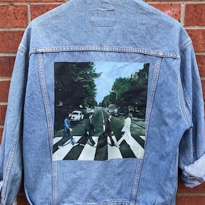 1980’s retro vintage “The Beatles ” print denim jacket.
